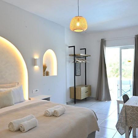 Marika Studios & Apartments เยโอริยิอูโปลิส ภายนอก รูปภาพ